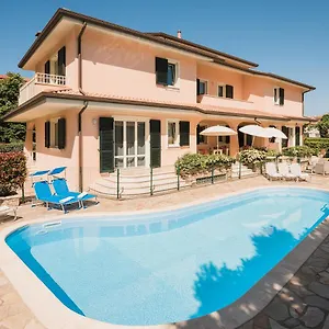 Ohana Frühstückspension Lido di Camaiore