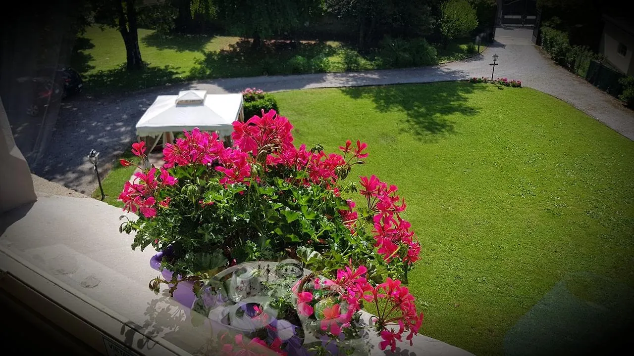Guest house Villa Del Cigno Lecco Italy